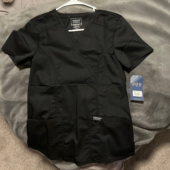 Cherokee Workwear Revolution Women Scrubs Top - Picture 2 of 4